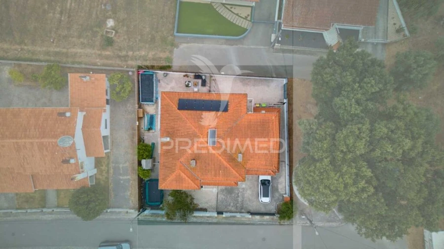 Moradia T4 para Venda em Batalha Foto 3