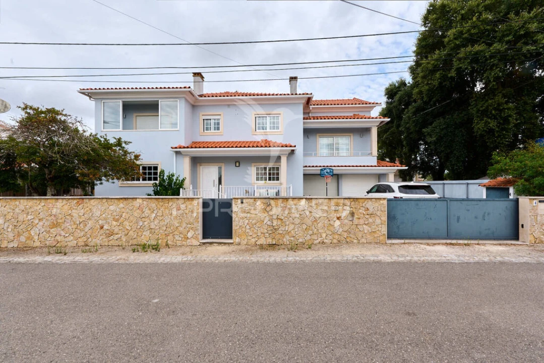 Moradia T4 para Venda em Batalha Foto 1