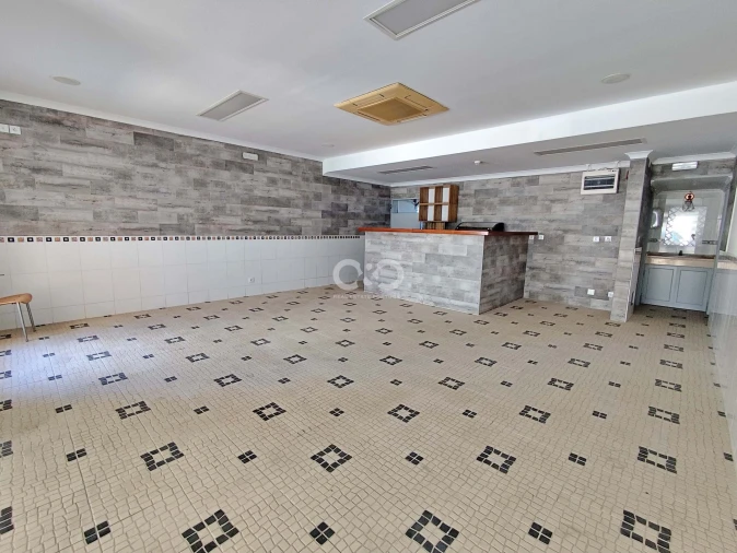 Negócio para Venda em Lagos (São Sebastião e Santa Maria) Foto 2