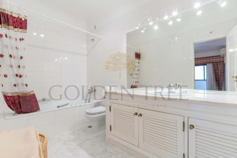 Apartamento T3 para Venda em Quarteira Foto 33