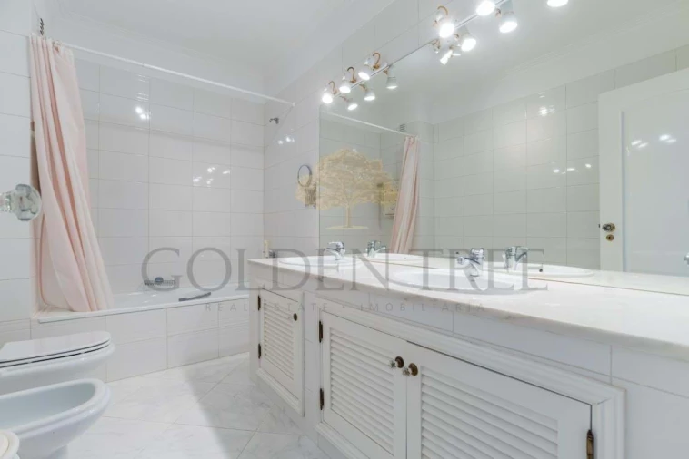 Apartamento T3 para Venda em Quarteira Foto 30