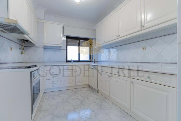 Apartamento T3 para Venda em Quarteira Foto 6