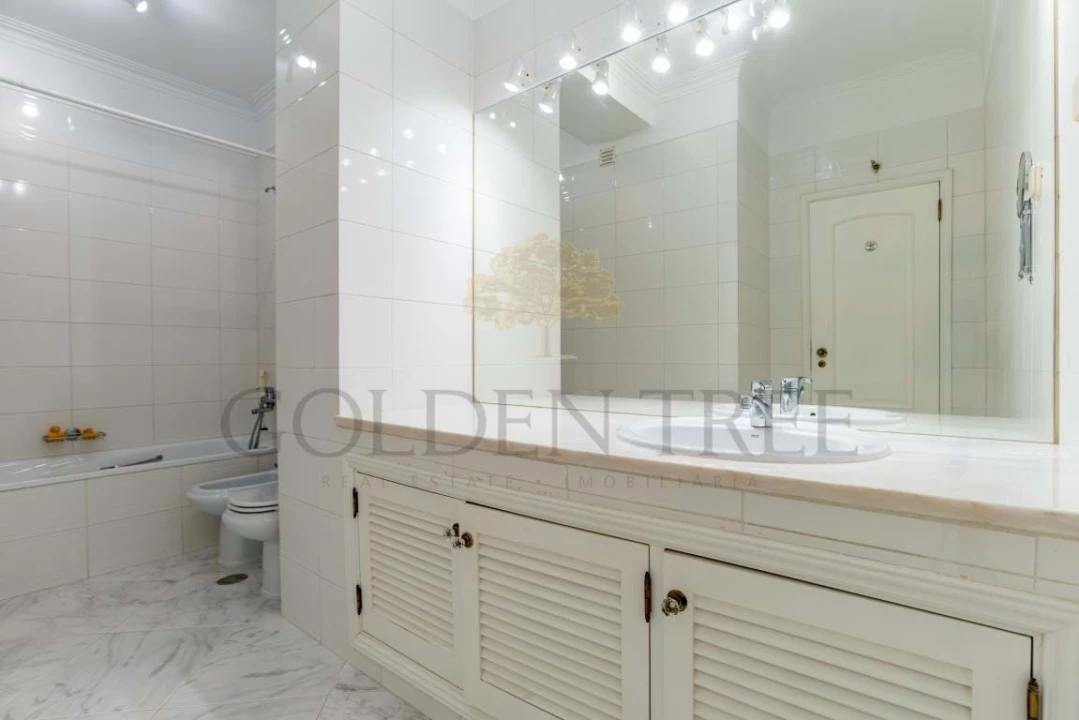 Apartamento T3 para Venda em Quarteira Foto 19