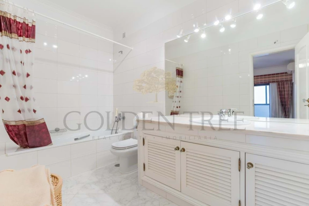 Apartamento T3 para Venda em Quarteira Foto 33