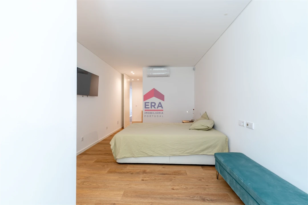 Apartamento T4 para Venda em Olhão Foto 12