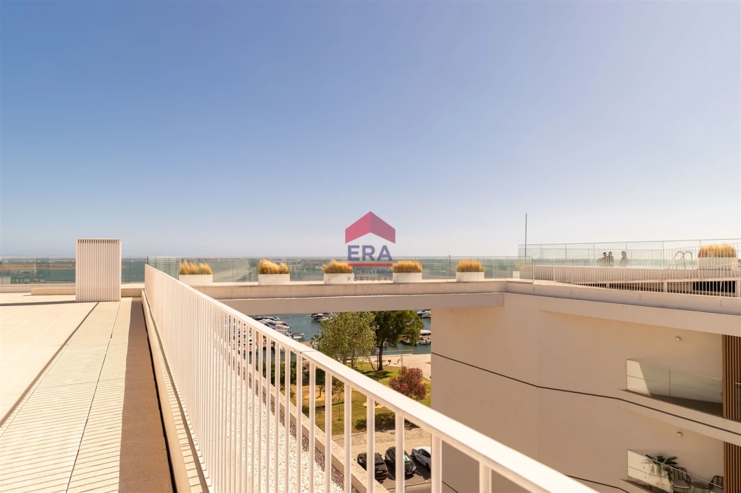 Apartamento T4 para Venda em Olhão Foto 51