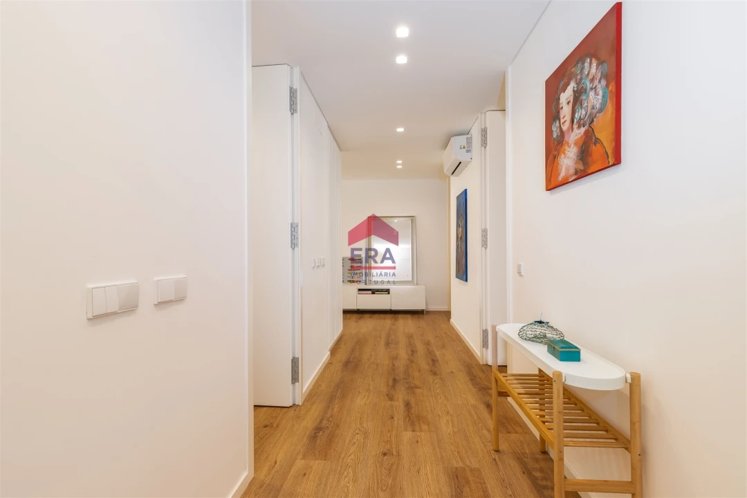 Apartamento T4 para Venda em Olhão Foto 3