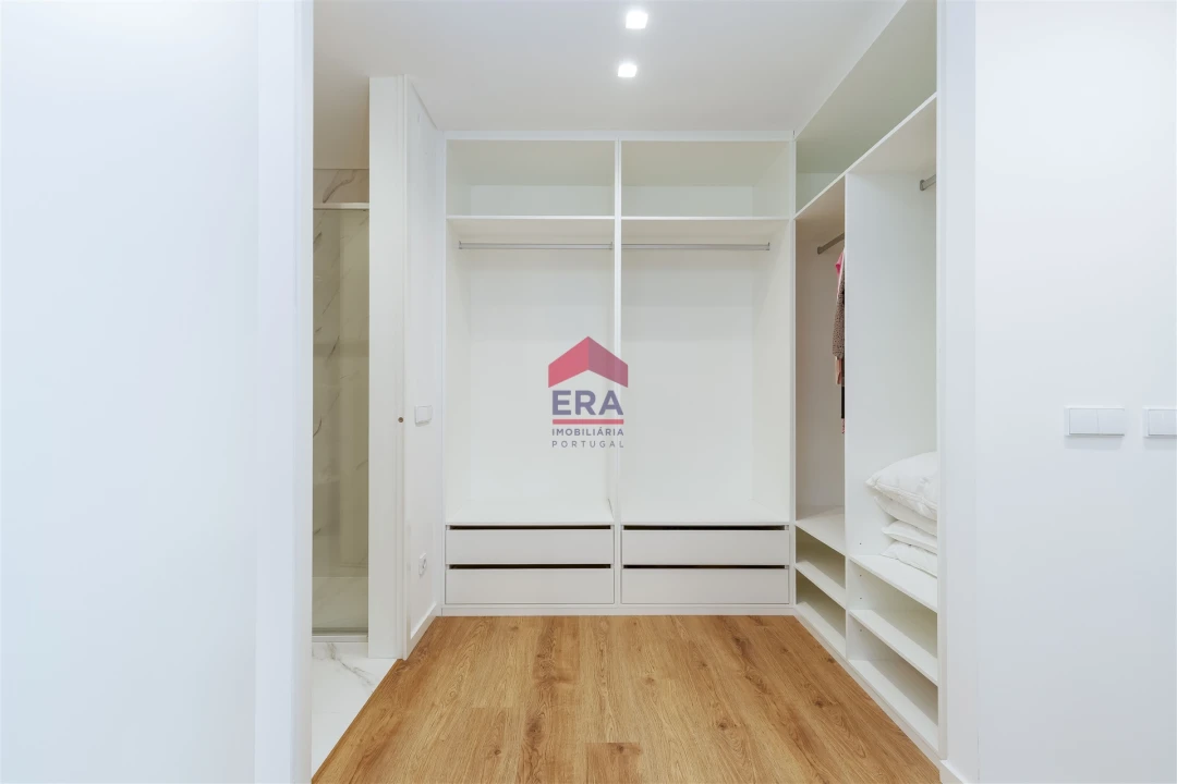 Apartamento T4 para Venda em Olhão Foto 25