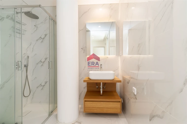 Apartamento T4 para Venda em Olhão Foto 9