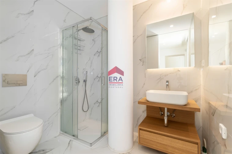 Apartamento T4 para Venda em Olhão Foto 8