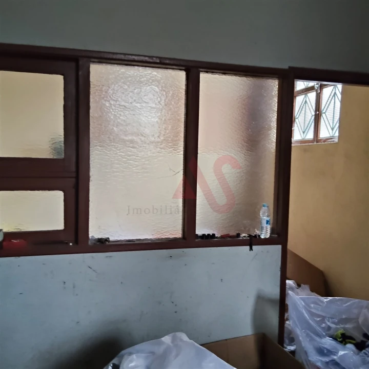 Armazém para Venda em Regadas Foto 7