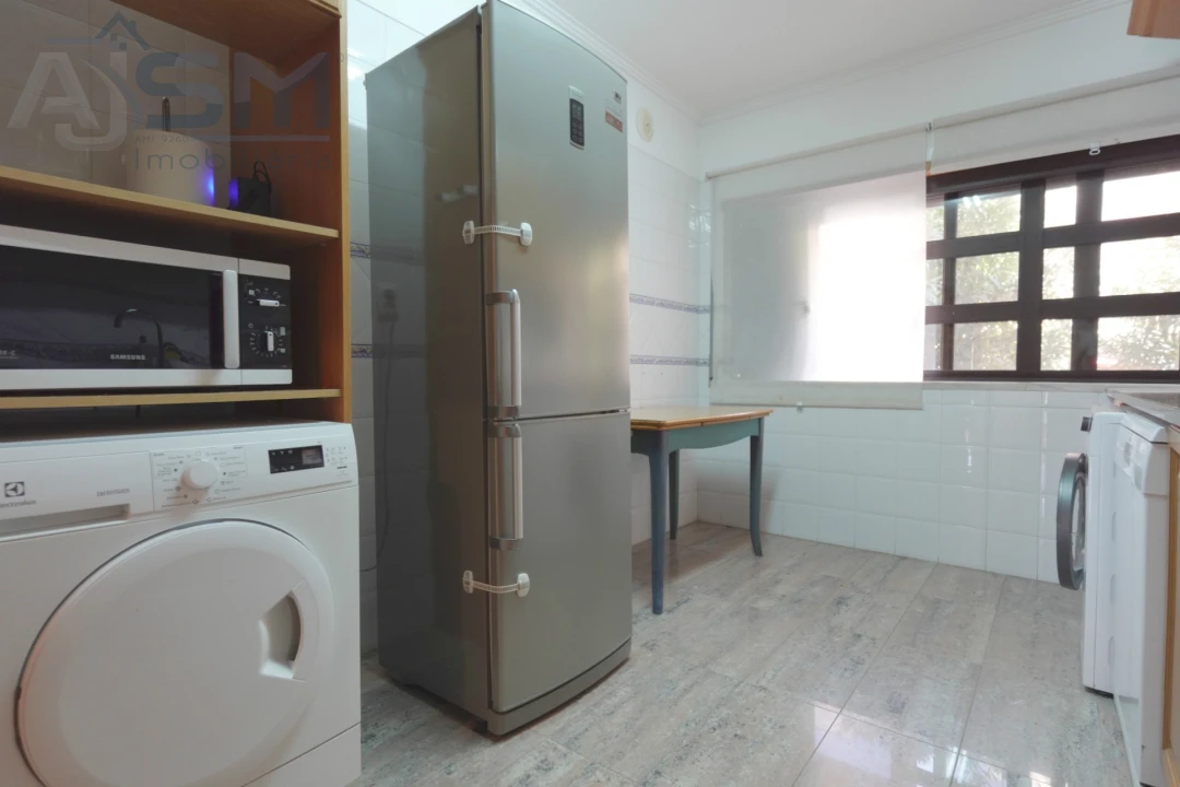 Apartamento T3 para Arrendamento em Porto Salvo Foto 11