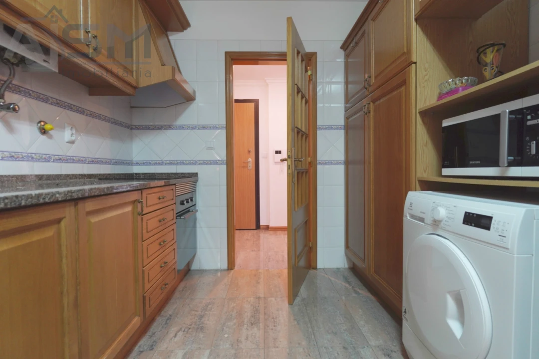 Apartamento T3 para Arrendamento em Porto Salvo Foto 13