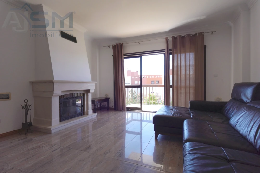 Apartamento T3 para Arrendamento em Porto Salvo Foto 4