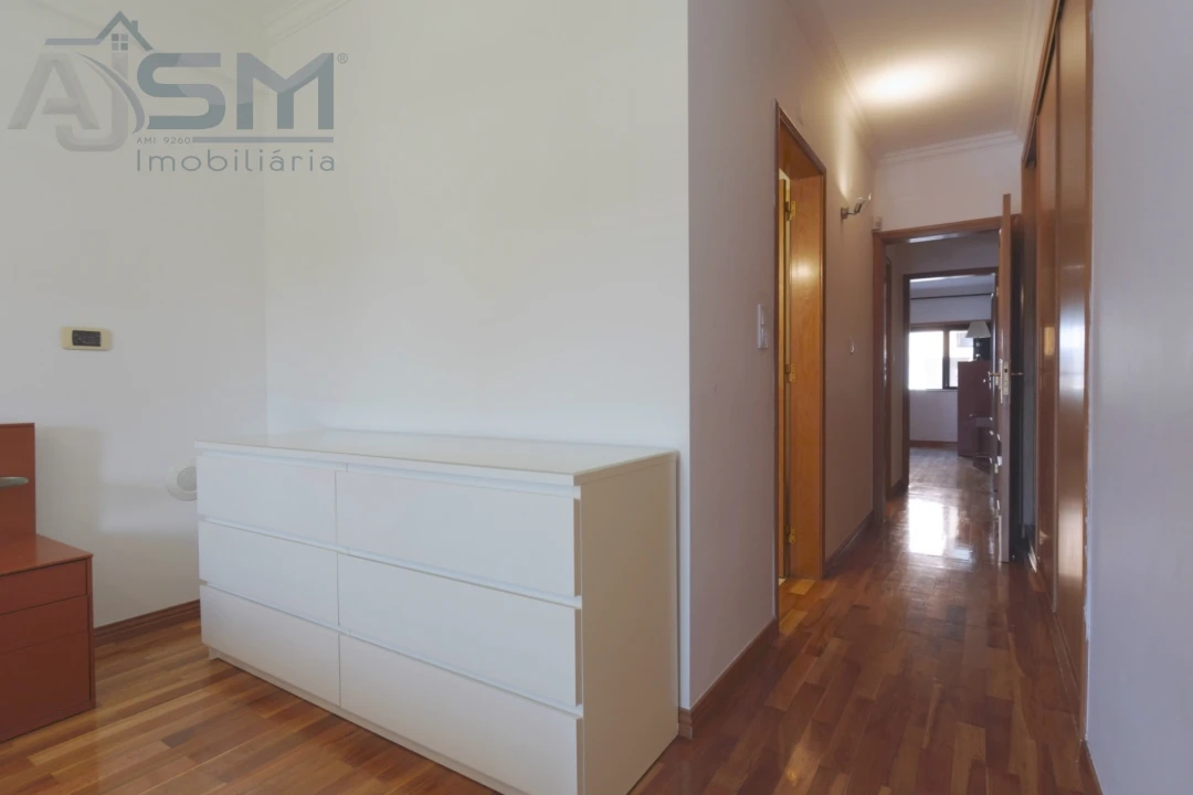 Apartamento T3 para Arrendamento em Porto Salvo Foto 28