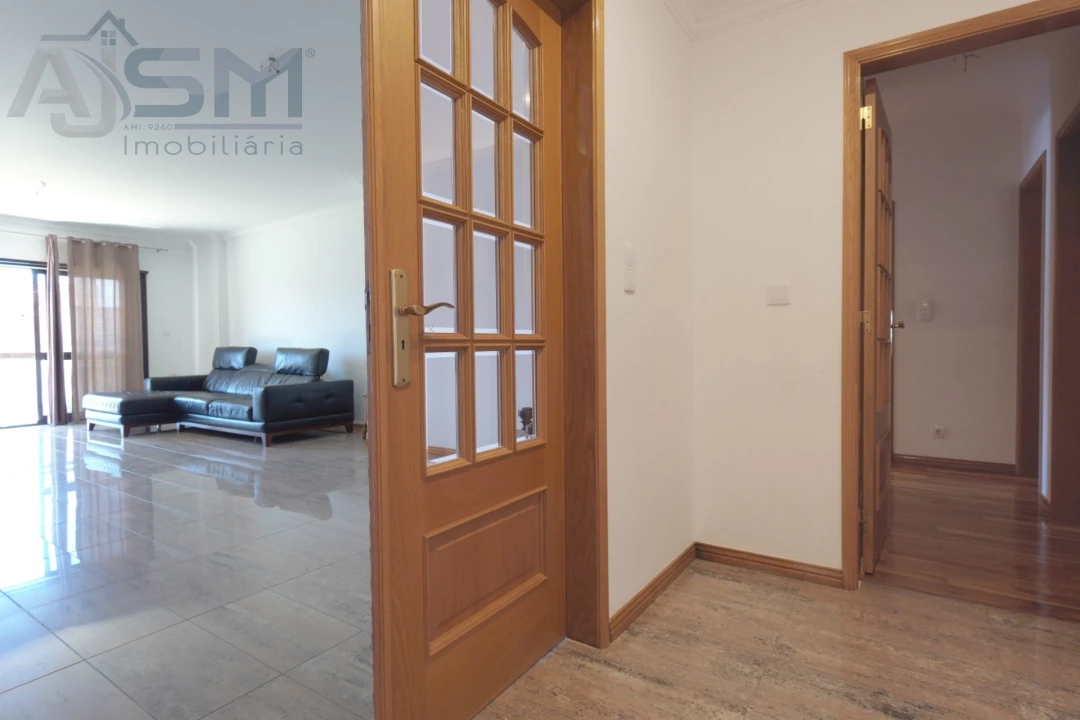 Apartamento T3 para Arrendamento em Porto Salvo Foto 6