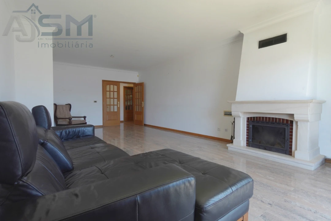 Apartamento T3 para Arrendamento em Porto Salvo Foto 3