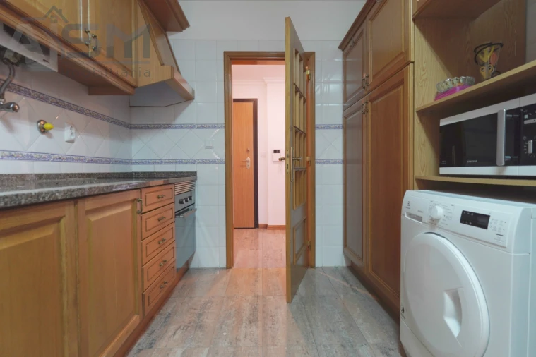 Apartamento T3 para Arrendamento em Porto Salvo Foto 13