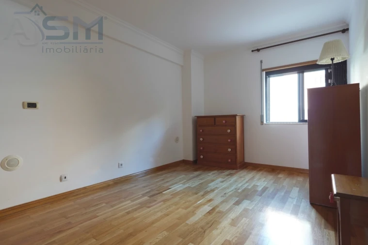 Apartamento T3 para Arrendamento em Porto Salvo Foto 18
