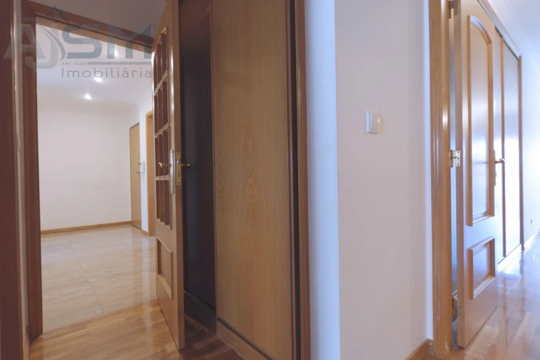 Apartamento T3 para Arrendamento em Porto Salvo Foto 14