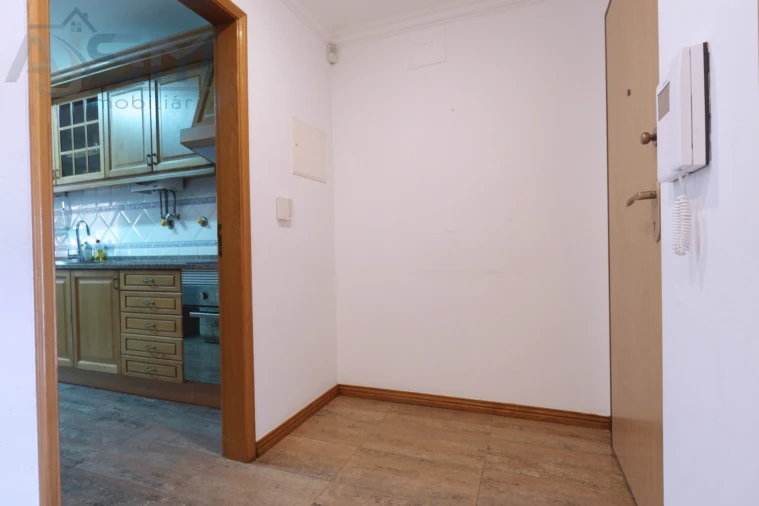 Apartamento T3 para Arrendamento em Porto Salvo Foto 9