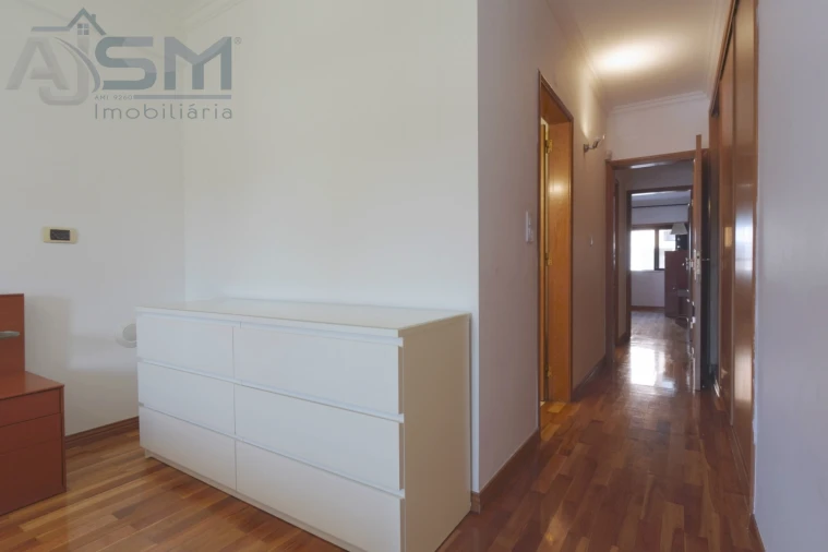 Apartamento T3 para Arrendamento em Porto Salvo Foto 28