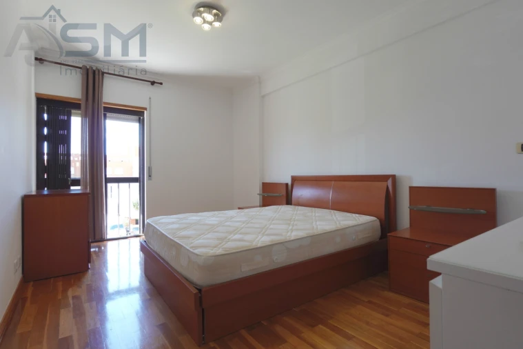 Apartamento T3 para Arrendamento em Porto Salvo Foto 26