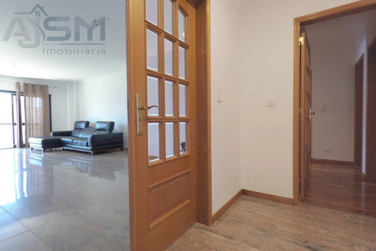 Apartamento T3 para Arrendamento em Porto Salvo Foto 6