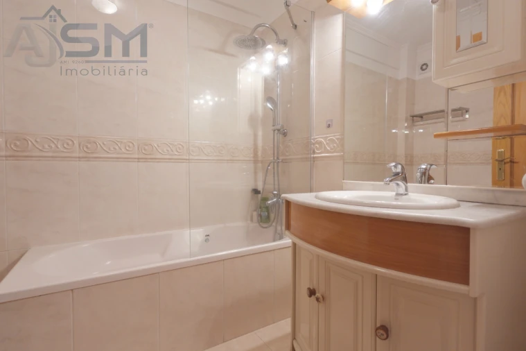 Apartamento T3 para Arrendamento em Porto Salvo Foto 21