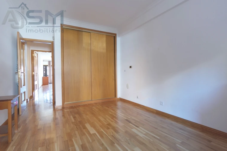 Apartamento T3 para Arrendamento em Porto Salvo Foto 19