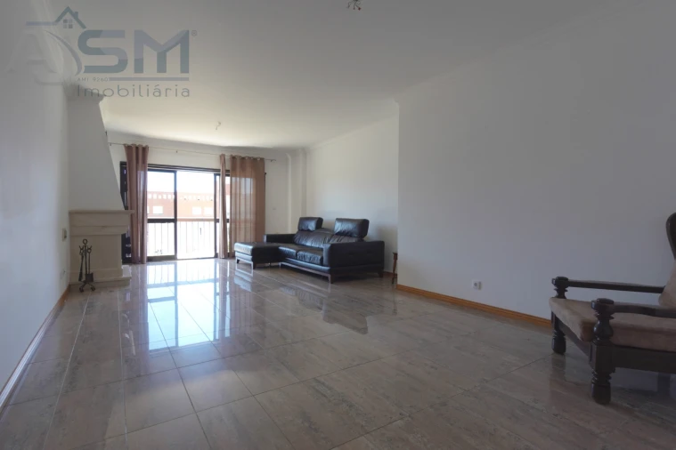 Apartamento T3 para Arrendamento em Porto Salvo Foto 5