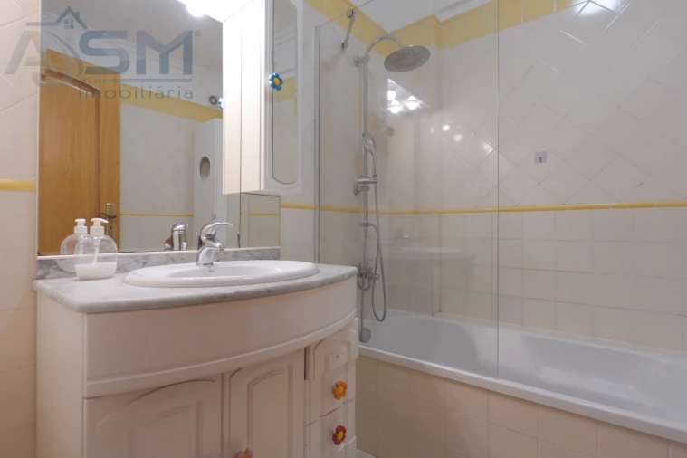 Apartamento T3 para Arrendamento em Porto Salvo Foto 24