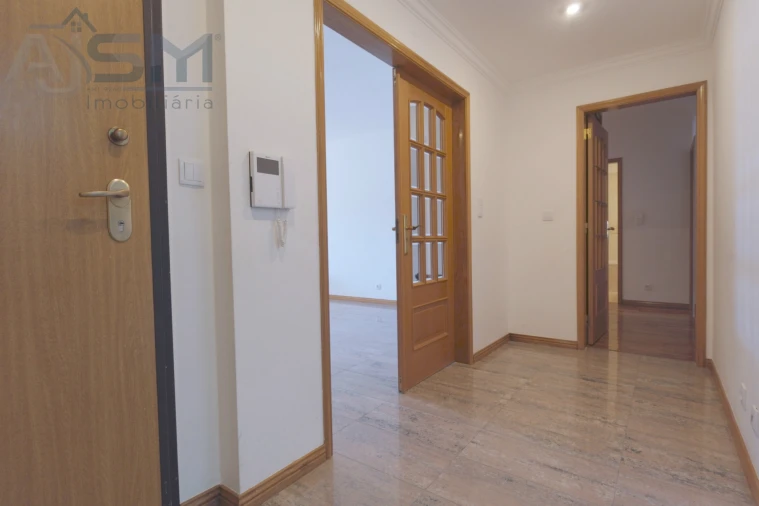 Apartamento T3 para Arrendamento em Porto Salvo Foto 7