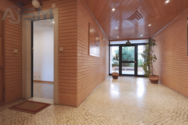 Apartamento T3 para Arrendamento em Porto Salvo Foto 29