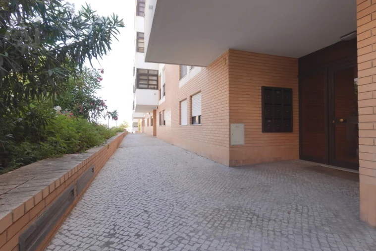 Apartamento T3 para Arrendamento em Porto Salvo Foto 31