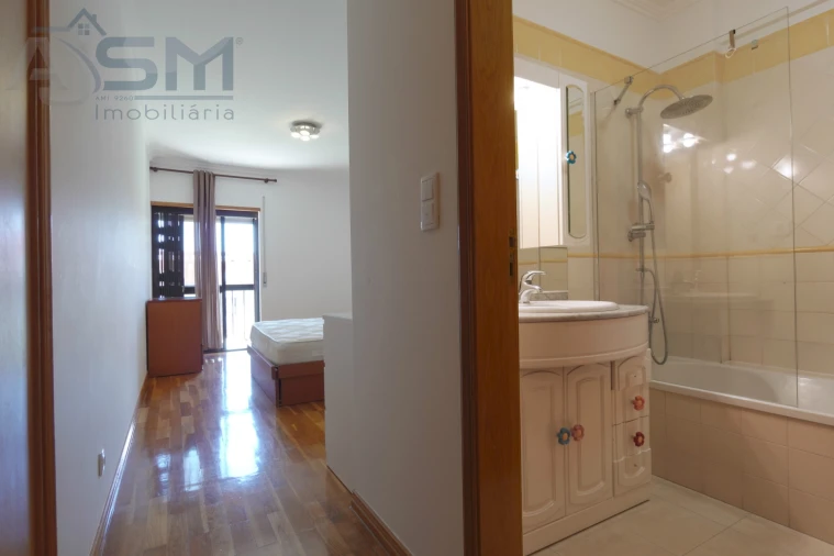 Apartamento T3 para Arrendamento em Porto Salvo Foto 23