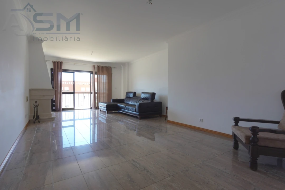 Apartamento T3 para Arrendamento em Porto Salvo Foto 5