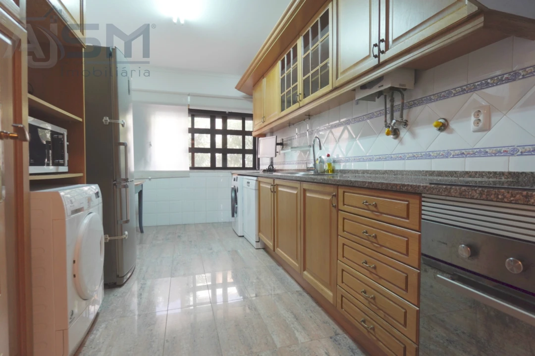 Apartamento T3 para Arrendamento em Porto Salvo Foto 10