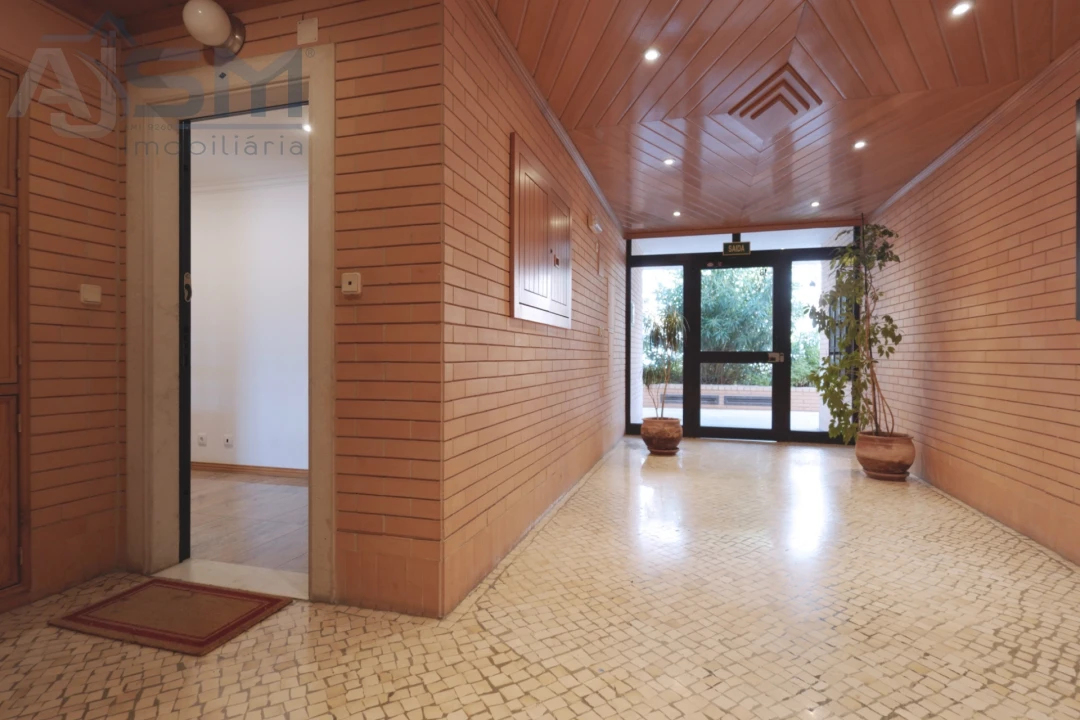 Apartamento T3 para Arrendamento em Porto Salvo Foto 29