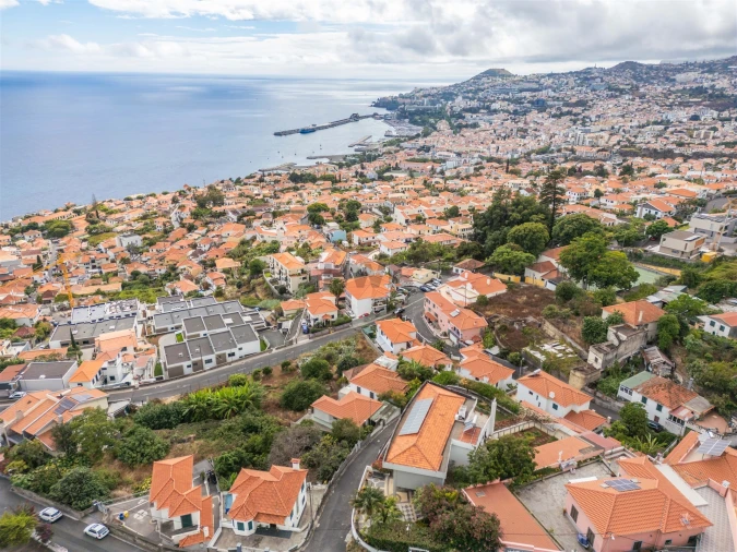 Moradia T0 para Venda em Funchal (Santa Maria Maior) Foto 12