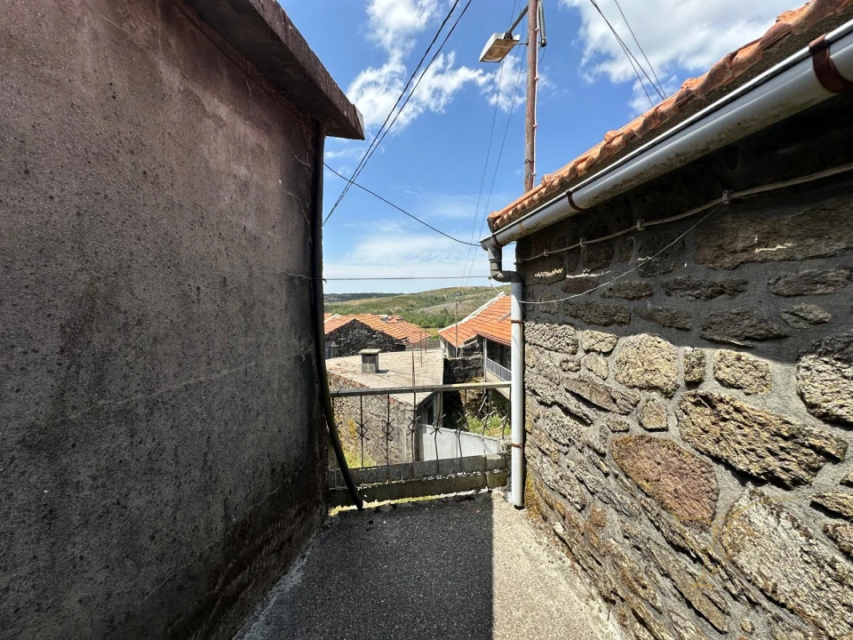 Moradia T2 para Venda em Castro Laboreiro e Lamas de Mouro Foto 4