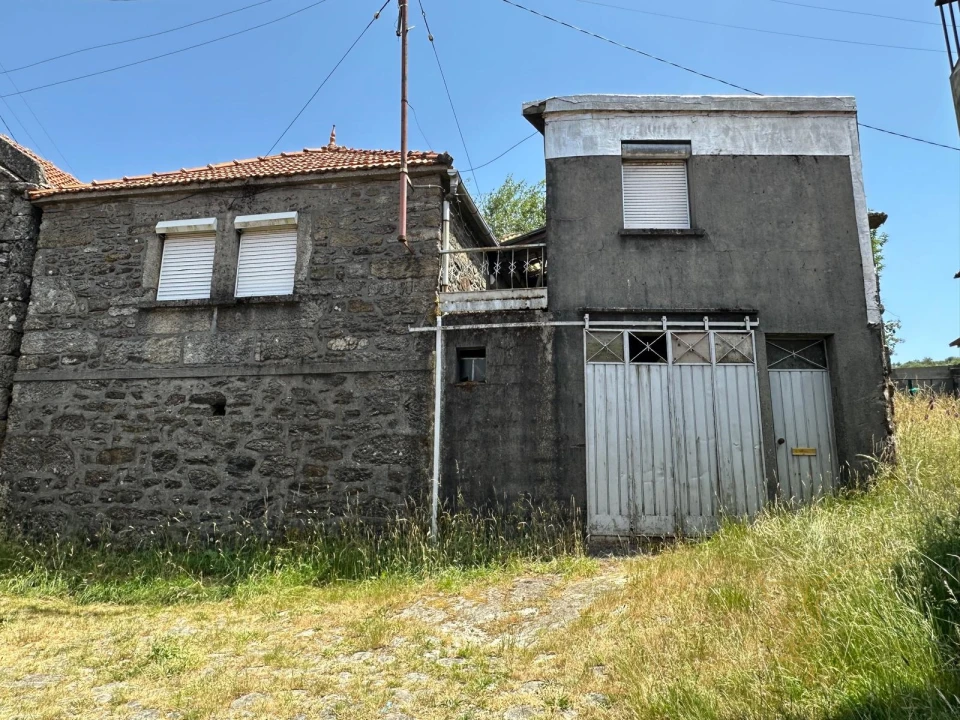Moradia T2 para Venda em Castro Laboreiro e Lamas de Mouro Foto 1
