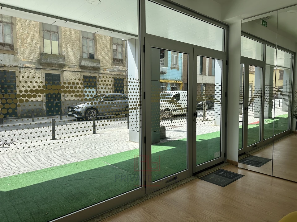 Loja para Arrendamento em Espinho Foto 2