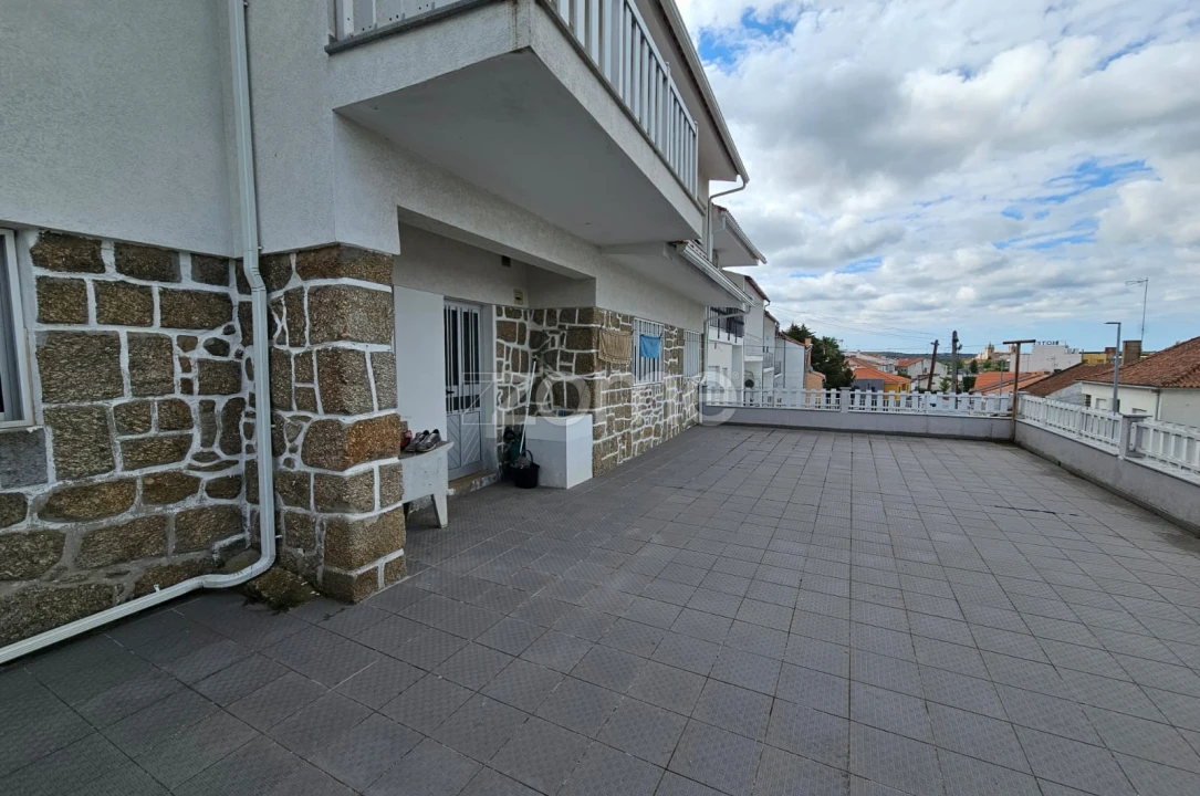 Moradia T7 para Venda em Miranda do Douro Foto 1