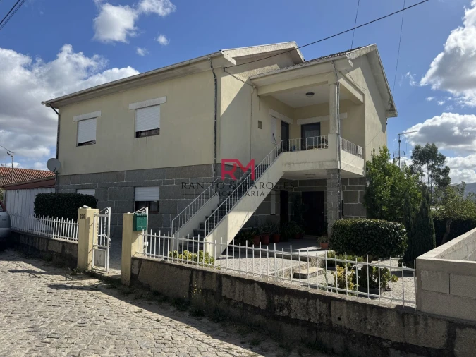 Moradia T4 para Venda em Livração Foto 1