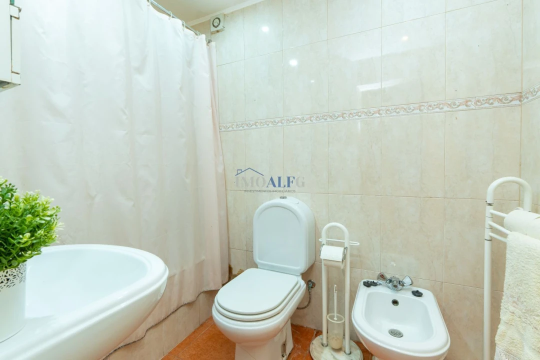 Apartamento T1 para Venda em Carcavelos e Parede Foto 11