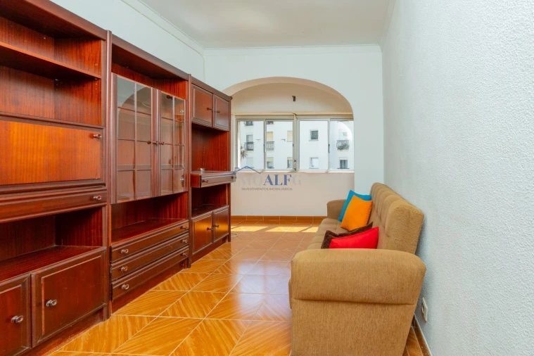 Apartamento T1 para Venda em Carcavelos e Parede Foto 12