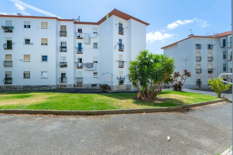 Apartamento T1 para Venda em Carcavelos e Parede Foto 17
