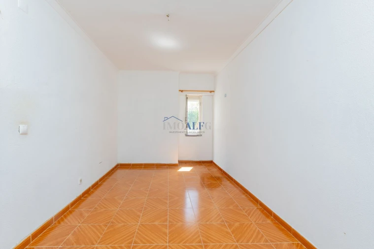 Apartamento T1 para Venda em Carcavelos e Parede Foto 6