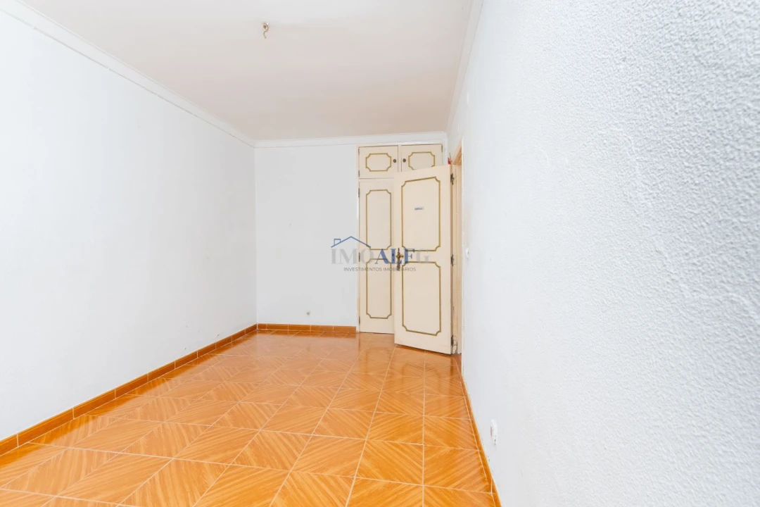 Apartamento T1 para Venda em Carcavelos e Parede Foto 7